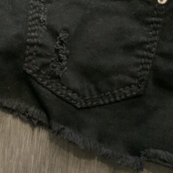 Wet Seal Black Distressed Frayed Hem Jean Shorts - Picture 6 of 9